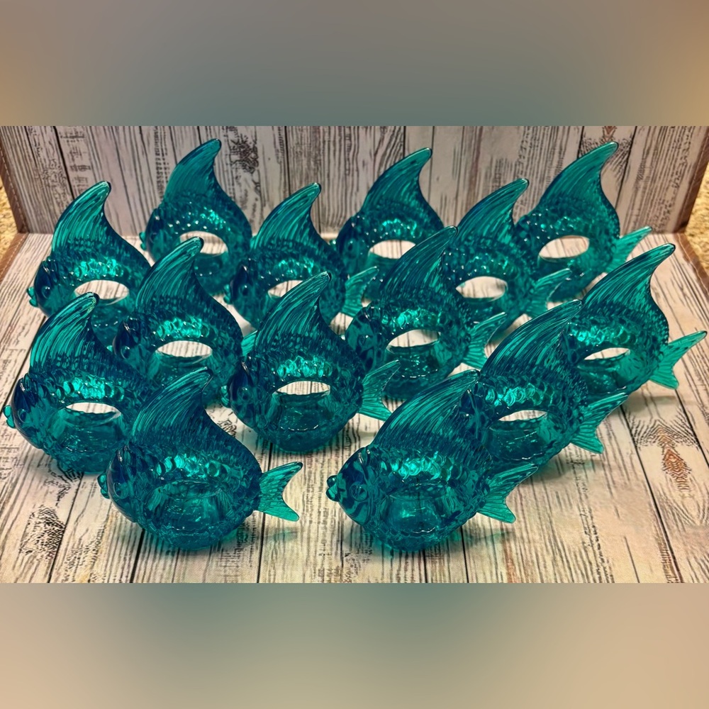 VTG Lot of 14 Lucite Angelfish Napkin Rings Beautiful Caribbean Blue Green